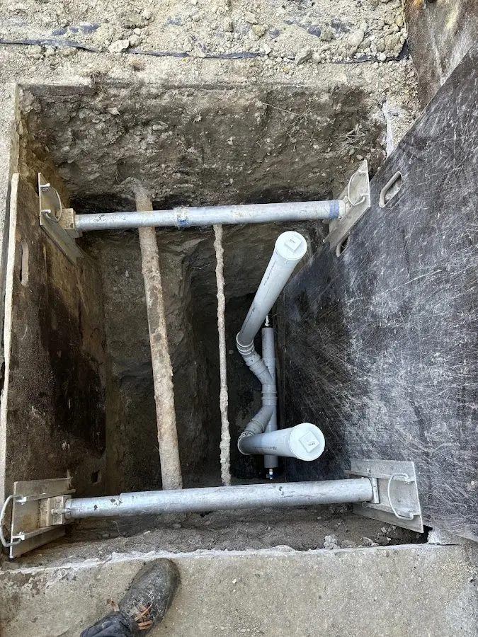 Experienced plumber completing Drain Cleaning work in Putnam